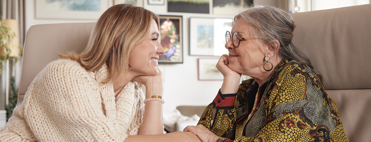 Eerste ambassadrice van Palliatieve Zorg Vlaanderen: Evi Hanssen! “Een ode aan mijn moeder en tegelijk aan alle mantelzorgers die hun dierbare moeten afgeven.”