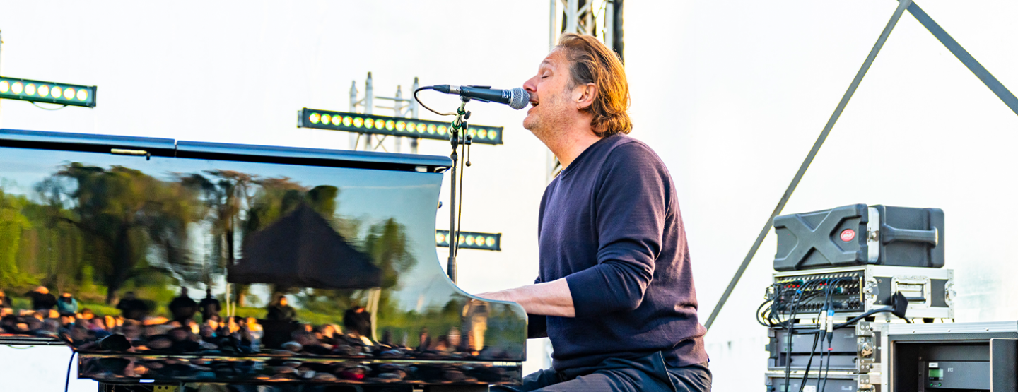 Joost Zweegers (Novastar): “Een dauwconcert om zes uur ’s morgens? Als ze mij vragen kom ik met plezier terug” Joost Zweegers (Novastar): “Een dauwconcert om zes uur ’s morgens? Als ze mij vragen kom ik met plezier terug”