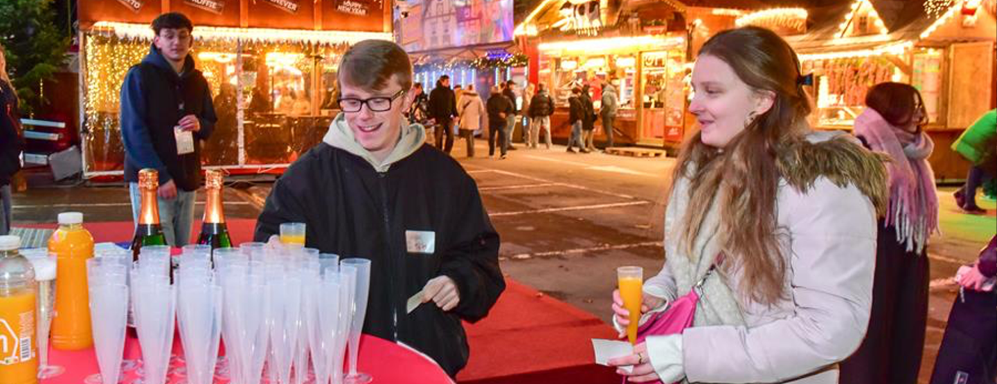 Speeddate op 45 meter hoogte lokt enthousiaste singles naar Winterland Hasselt Speeddate op 45 meter hoogte lokt enthousiaste singles naar Winterland Hasselt