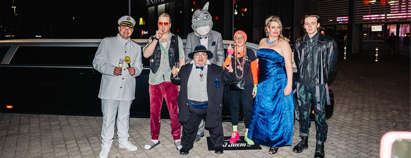 Documentaire over Kamping Kitsch Club beleeft wereldpremi&egrave;re in Kortrijk en komt deze zomer op nationale televisie