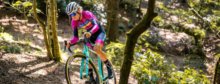 Veldrijdster Laura Verdonschot (De Ceuster Bouwpunt) gaat na het BK onder het mes: “Ik rij deze wedstrijd voor mezelf, mijn team en mijn supporters”