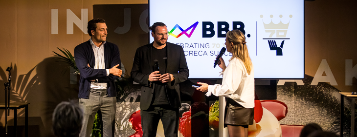 Maxim Sergeant en Viktor Verhulst (De Snackcentrale) stellen K3 Kaashartjes officieel voor aan het Nederlandse publiek op horecabeurs BBB Maastricht