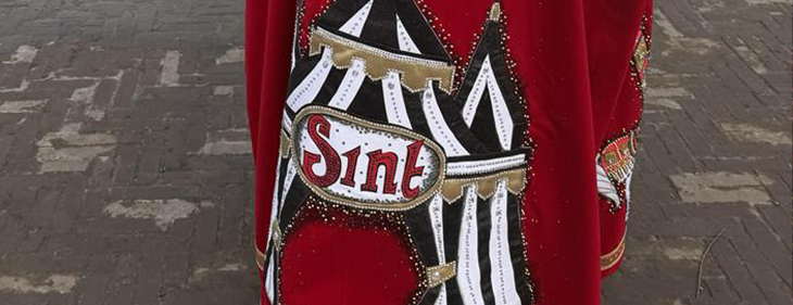 Disney-ontwerpster maakt nieuwe circusmantel voor de Sint van 'Sint in de Piste'