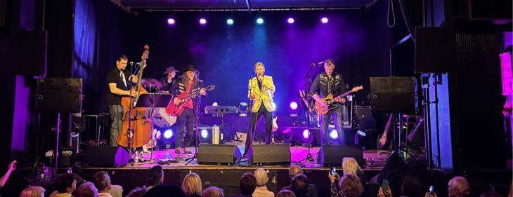 Johnny Trash vierde sweet sixteen met verrassingsgast Helmut Lotti